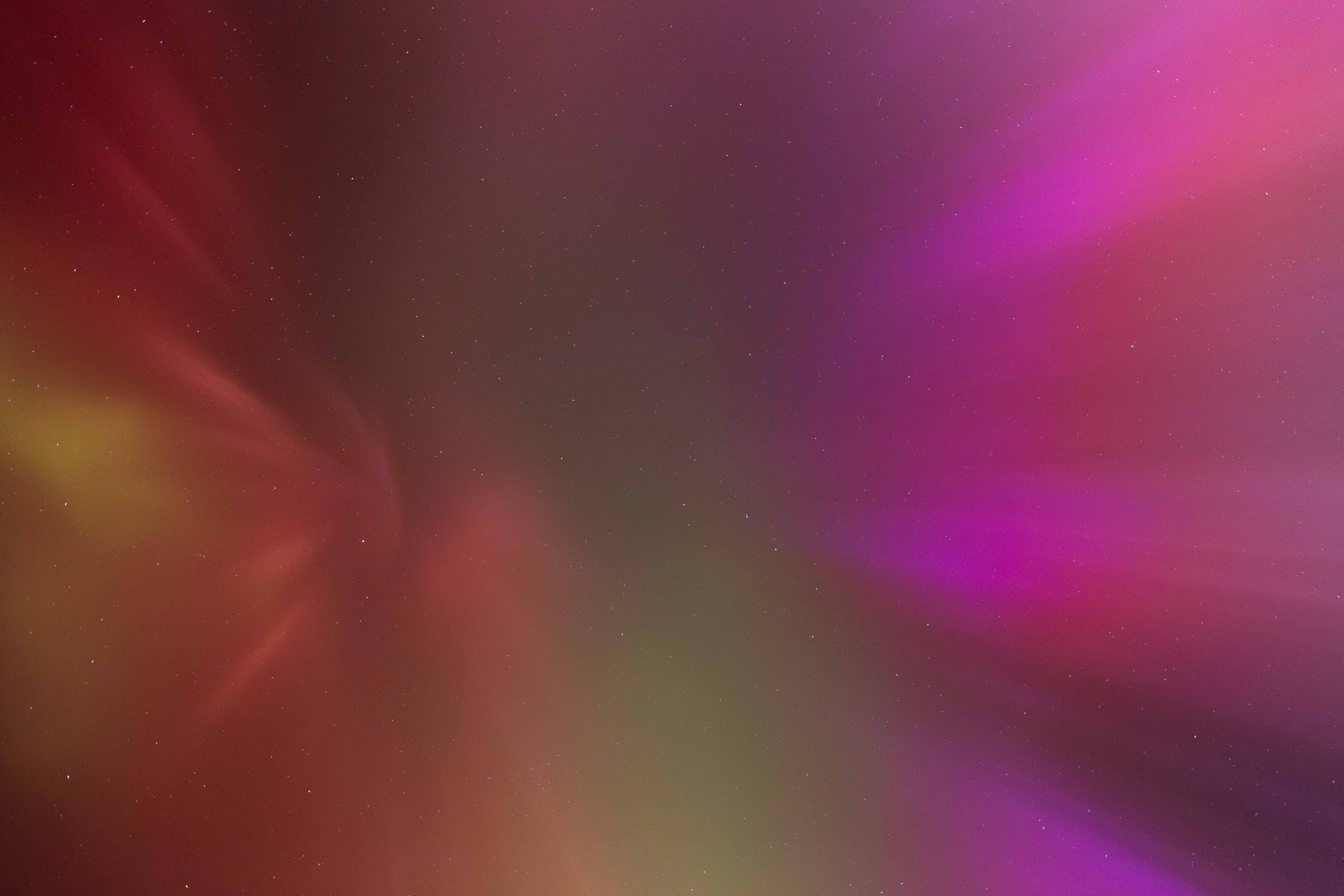 00:38 MESZ Auch im Zenit sind Nordlichter zu sehen