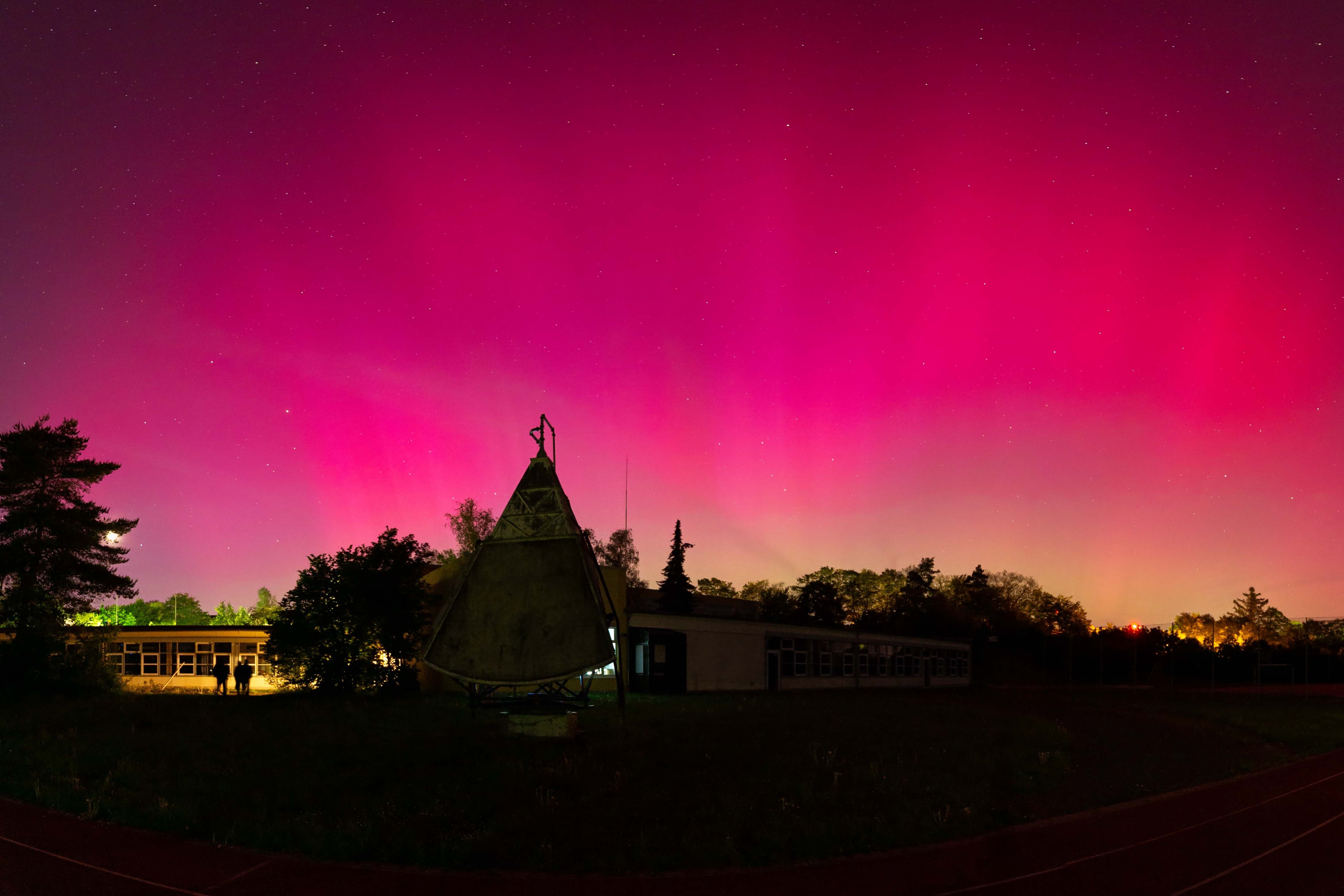 22:25 Uhr MESZ Die Show beginnt!